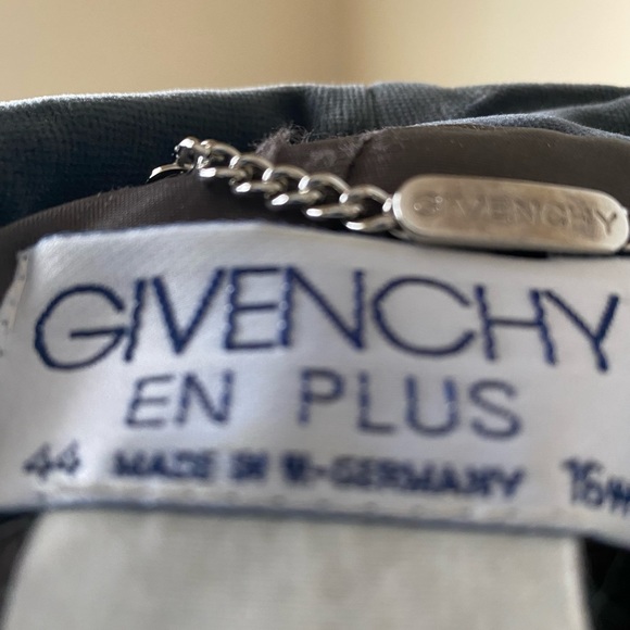 2 piece wool suit by Givenchy. - Picture 2 of 4